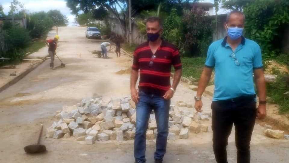 Camacã: Calçamento da Travessa Antônio Pereira dos Santos em fase de conclusão